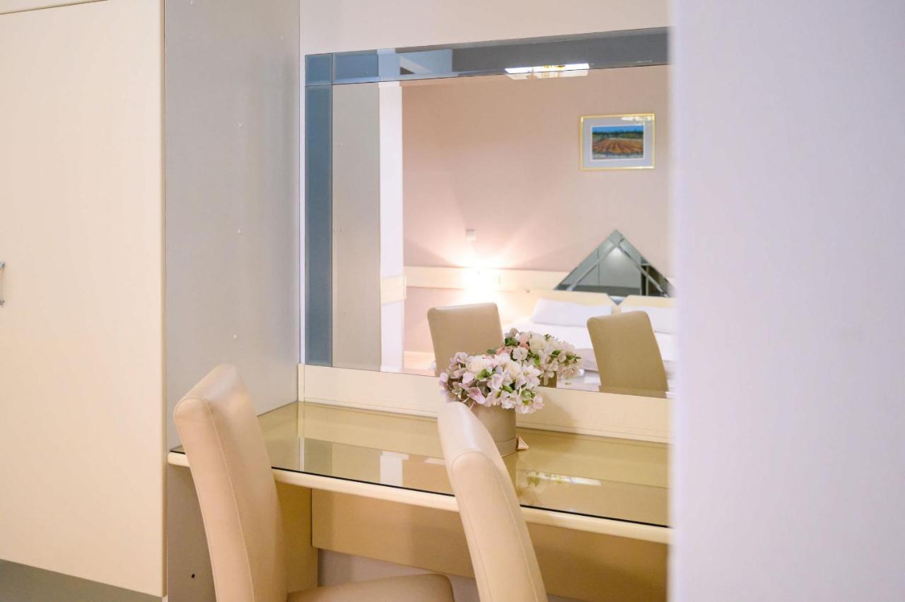 Hotel Mb Меткович Екстер'єр фото